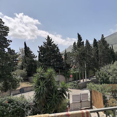 Camera Vicino L'Aeroporto Di Palermo Carini Extérieur photo