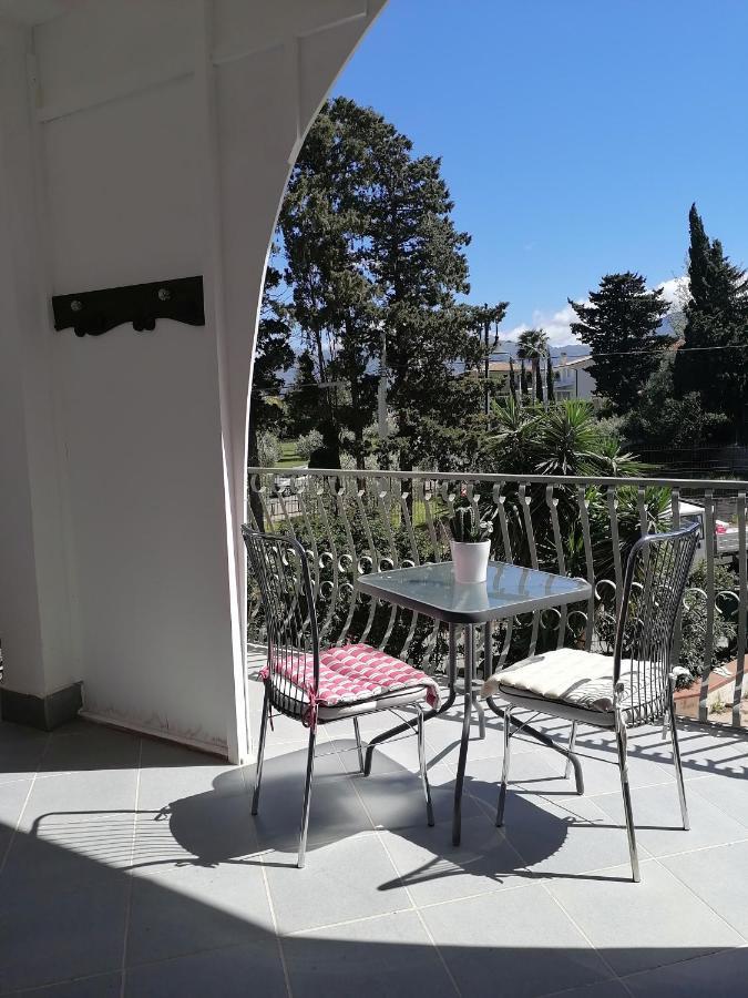 Camera Vicino L'Aeroporto Di Palermo Carini Extérieur photo