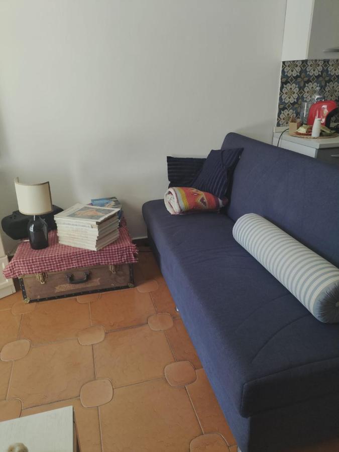 Camera Vicino L'Aeroporto Di Palermo Carini Extérieur photo