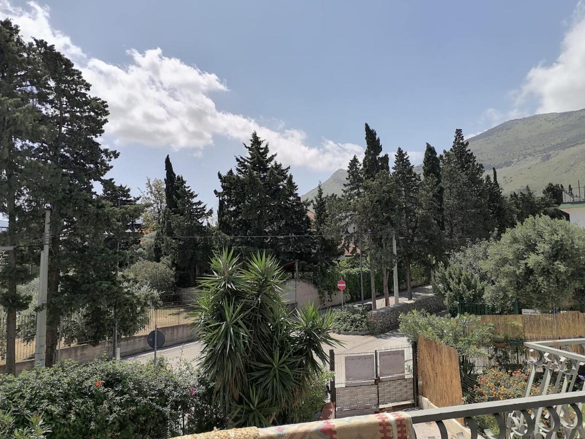Camera Vicino L'Aeroporto Di Palermo Carini Extérieur photo